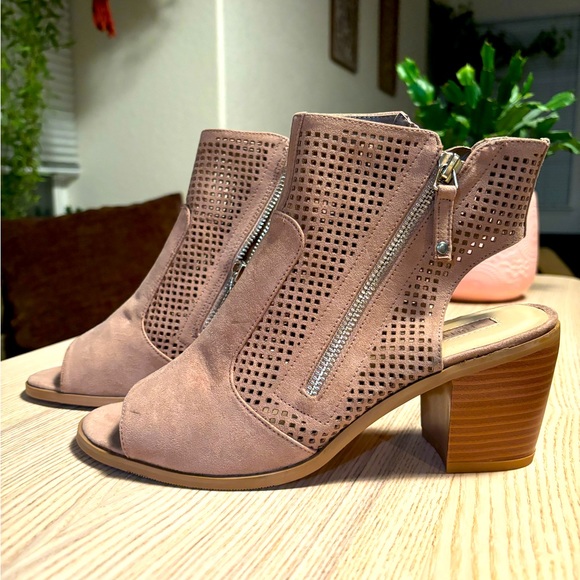 NWT F21 peep toe booties - Picture 2 of 7